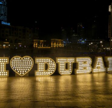 photo 1629492070154 587601fb59af