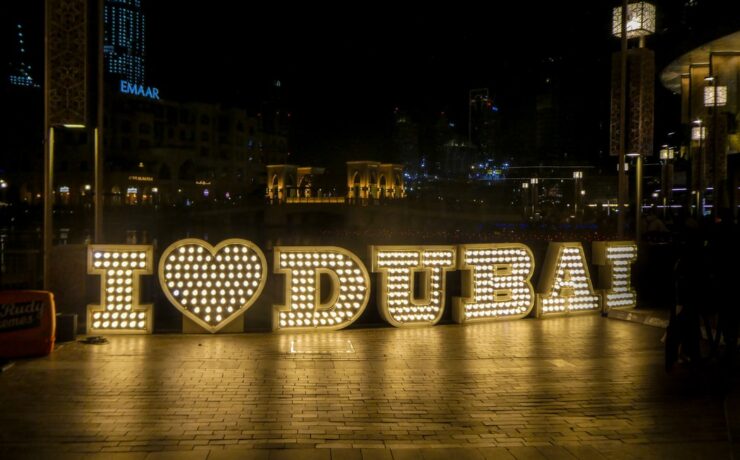 photo 1629492070154 587601fb59af