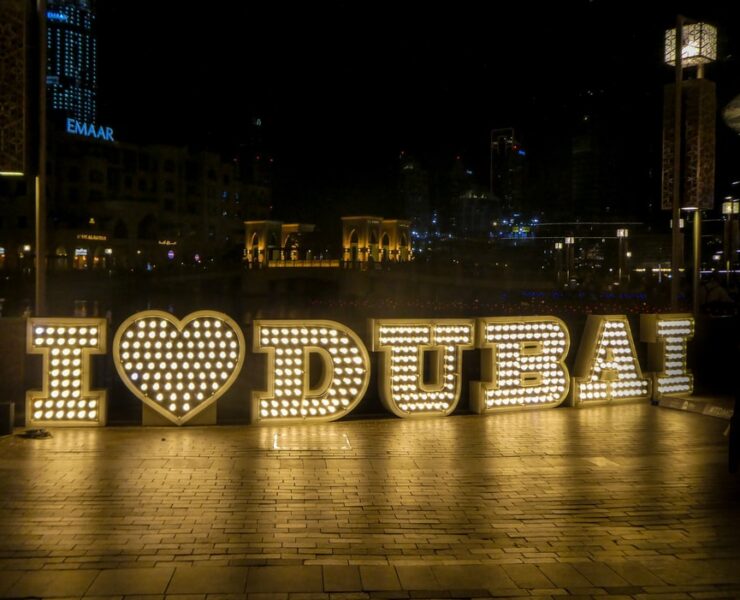 photo 1629492070154 587601fb59af