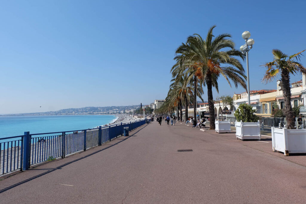 Travel to Nice in Premande des Anglais.