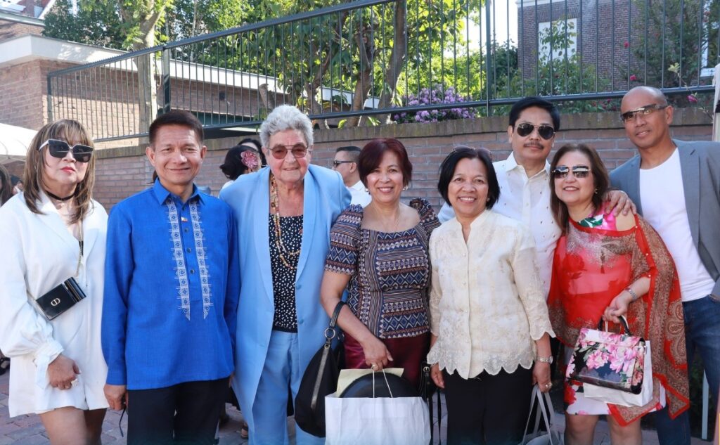 Ambassador J. Eduardo (in blue) with Loui Galicia, Geertruida Schoorlemmer, Liza Moncada, Elma Balmaceda, Ronaldo Gavino, Terry Gavino and Rommel Loveranes.